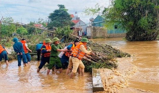 Chính phủ: Mục tiêu xuyên suốt từ nay đến cuối năm là thúc đẩy tăng trưởng và khắc phục hậu quả thiên tai