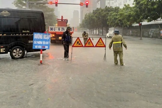 Hà Nội khẩn trương triển khai các giải pháp khắc phục hậu quả bão số 11
