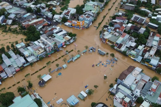 Mưa lũ tại miền Trung khiến 12 người chết và mất tích