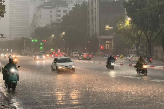 Dự báo thời tiết Hà Nội ngày 19/11/2025: Nhiều mây, đêm và sáng sớm có mưa