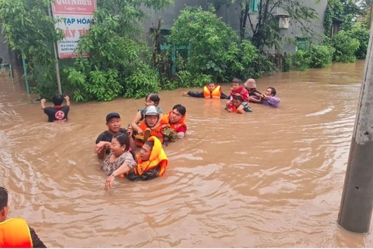 Gia Lai: Lũ lịch sử khiến hàng chục xã, phường ngập và bị cô lập