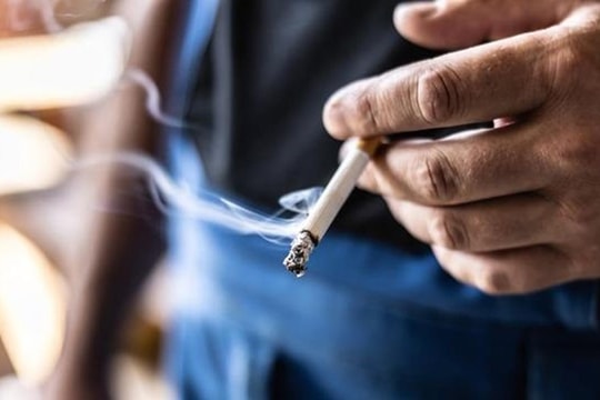 Bụi mịn PM2.5 tăng vọt tại cơ sở cho phép hút thuốc, vượt xa chuẩn WHO