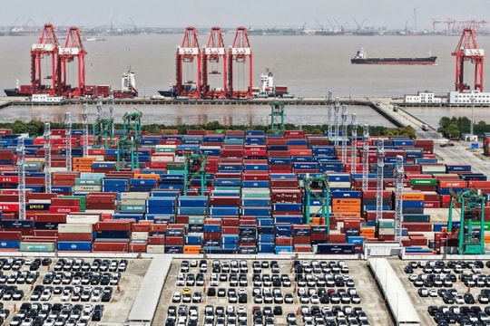 Doanh số xe điện tiếp đà tăng trong tháng 10