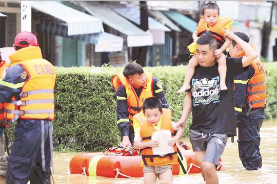 Phó Thủ tướng duyệt 700 tỷ đồng hỗ trợ 4 tỉnh khắc phục thiệt hại do mưa lũ