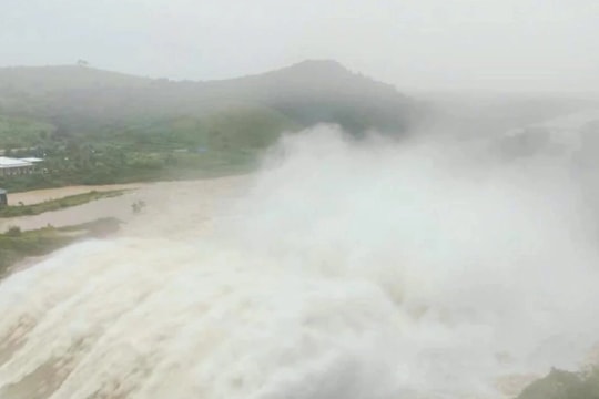 Khánh Hòa: 16 hồ đang xả điều tiết, bác bỏ tin đồn vỡ đập