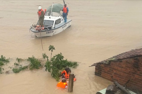 Mưa lũ miền Trung khiến 44 người thiệt mạng, thiệt hại hơn 3.000 tỉ đồng
