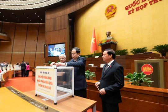 Ủy ban Thường vụ Quốc hội tổ chức Lễ phát động, quyên góp ủng hộ đồng bào khắc phục hậu quả bão lũ