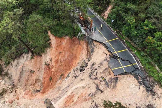 Bộ Xây dựng công bố tình huống khẩn cấp để khắc phục hư hỏng trên đèo Mimosa