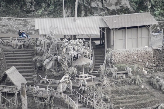 Indonesia: Núi lửa Semeru phun trào, hơn 500 người dân phải sơ tán