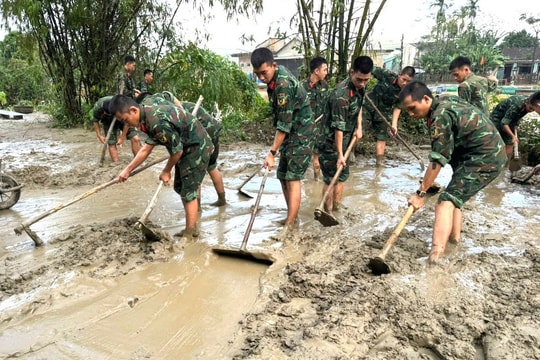 Cục Môi trường hỗ trợ 6,9 tỷ đồng và hướng dẫn khắc phục ô nhiễm sau mưa lũ