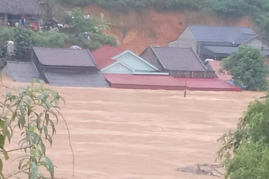 Cập nhật: Mưa lũ miền Trung khiến 108 người chết và mất tích, hơn 270.000 nhà bị ngập