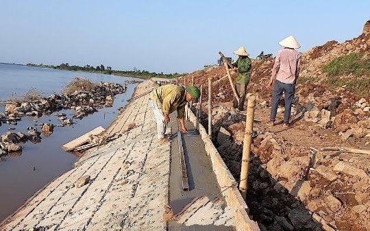 Yêu cầu các địa phương từ Đà Nẵng đến Lâm Đồng khẩn trương bảo đảm an toàn đê điều