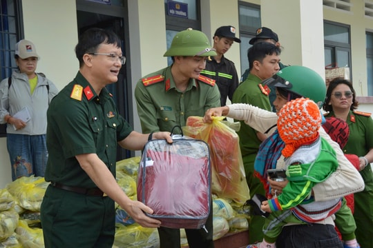 Bộ CHQS tỉnh Bắc Ninh thăm, tặng quà hỗ trợ nhân dân tỉnh Gia Lai