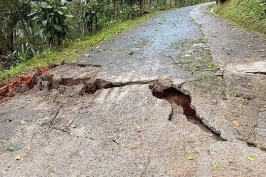 Đắk Lắk: Di dời người dân vùng sạt lở đến nơi an toàn tránh bão số 15