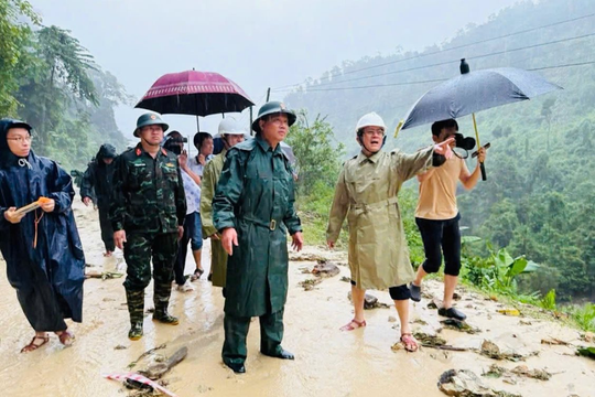 Khắc phục hậu quả mưa lũ, sẵn sàng cao độ ứng phó thiên tai "kép"