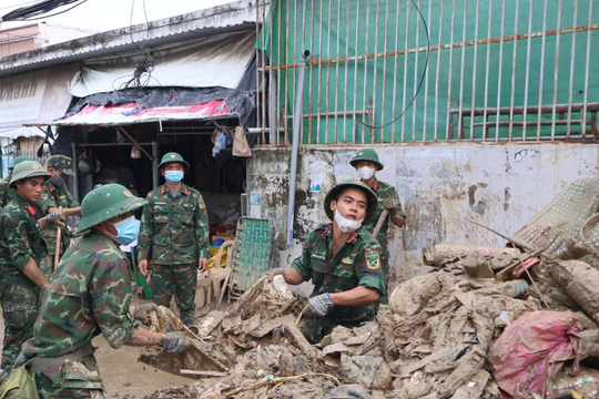 Khánh Hòa: Huy động tối đa nhân lực, phương tiện thu gom, xử lý rác thải