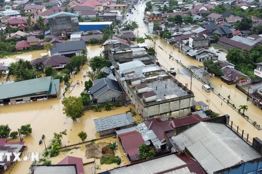 Việt Nam gửi điện chia buồn về thiên tai lũ lụt, lở đất tại Indonesia