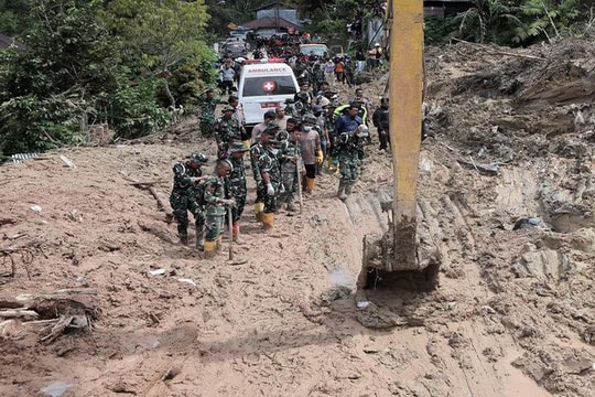 Số người thiệt mạng do lũ lụt, lở đất ở Indonesia tăng lên 442