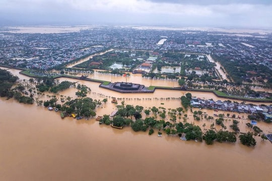 Việt Nam giữa “vòng xoáy” khí hậu: Lũ lụt lịch sử và khoảng trống thích ứng