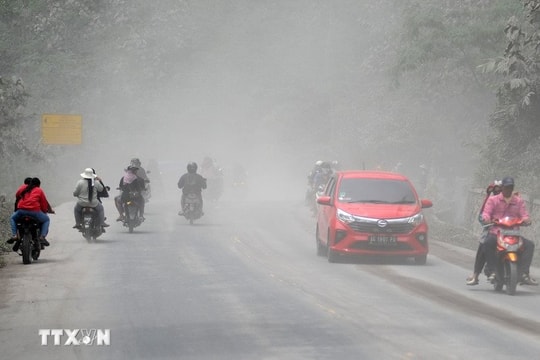 Indonesia triển khai biện pháp khẩn cấp ứng phó núi lửa Semeru