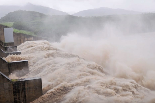 Khẩn trương sửa đổi quy trình vận hành liên hồ chứa tại miền Trung