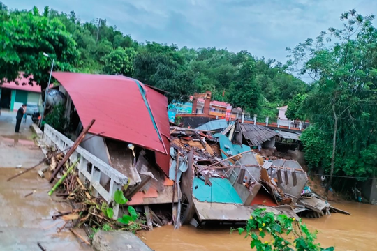 Thủ tướng phát động "Chiến dịch Quang Trung" xây dựng lại nhà dân sau mưa lũ lịch sử