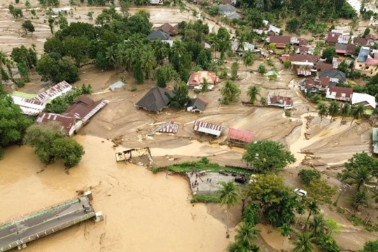 Hơn 900 người thiệt mạng do mưa lũ ở nhiều nước châu Á