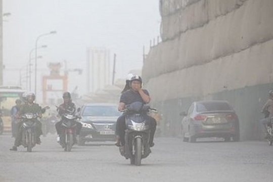 Hà Nội cấp bách kiểm soát ô nhiễm không khí bằng drone theo dõi, phun sương dập bụi