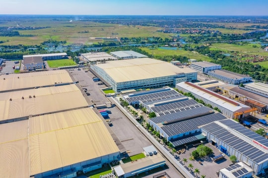 Điện mặt trời áp mái trong KCN: Xu hướng tất yếu và các nút thắt cần gỡ