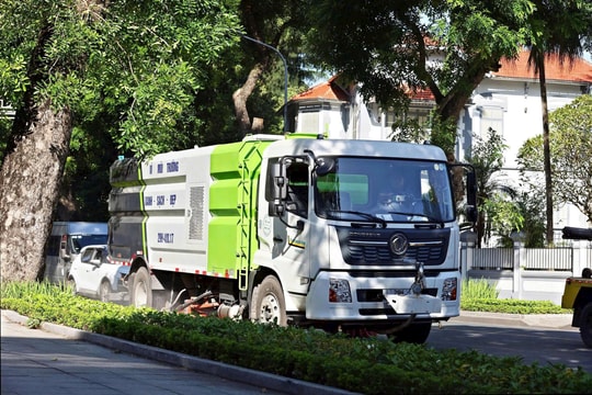 Hà Nội: Nhiều tuyến phố trung tâm sạch đẹp rõ rệt nhờ áp dụng Mức độ vệ sinh môi trường cấp 1