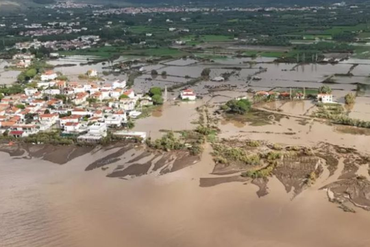 Hy Lạp: Mưa bão khiến giao thông tê liệt, trường học phải đóng cửa