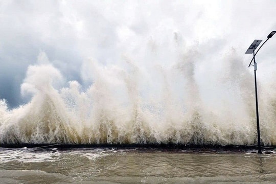 Khánh Hòa mưa lớn ba ngày liên tiếp, cảnh báo lũ và nhiều rủi ro
