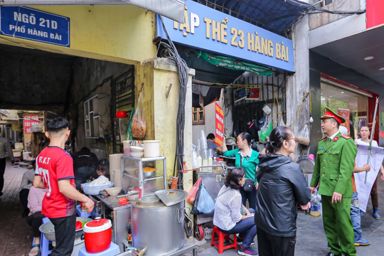 Hà Nội đồng loạt ra quân giành lại toàn bộ vỉa hè, lòng đường từ ngày 13/12