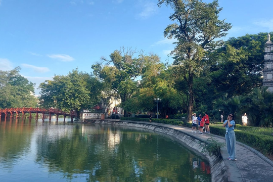 Sáng 14/12, chất lượng không khí Hà Nội đảo chiều từ "rất xấu" sang "tốt"