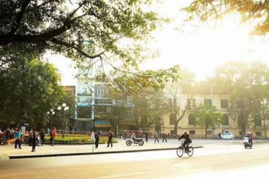 Dự báo thời tiết Hà Nội ngày 20/12/2025: Sáng sớm có sương mù nhẹ, trưa chiều hửng nắng