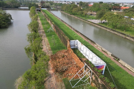 Huế khẩn cấp khắc phục đoạn tường Hoàng thành bị sập