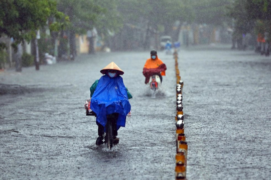 Cảnh báo mưa lớn cục bộ ở miền Trung - Tây Nguyên, biển động mạnh