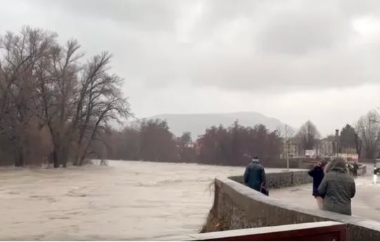 Pháp ban bố báo động đỏ do lũ lụt nghiêm trọng tại miền Nam