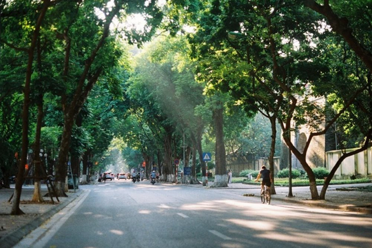 Dự báo thời tiết Hà Nội ngày 24/12/2025: Nhiều mây, có mưa vài nơi