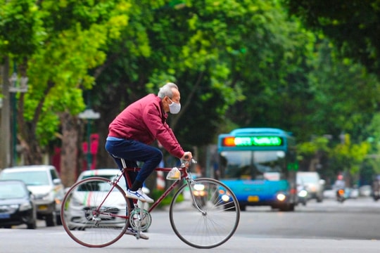 Dự báo thời tiết Hà Nội ngày 27/12/2025: Có mây, đêm không mưa, trời rét