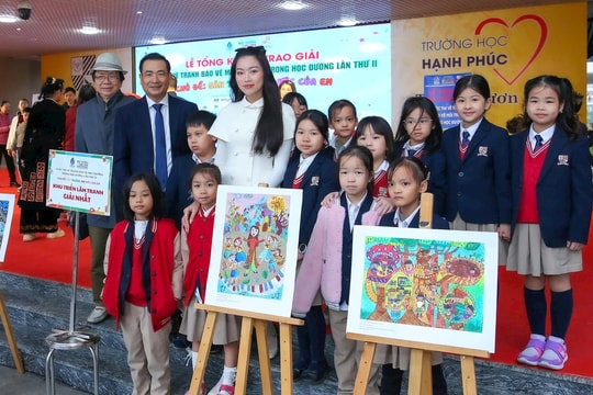 Khoảnh khắc đẹp ngày hội trao giải cuộc thi vẽ tranh “Sân trường mơ ước của em”