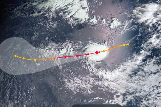 Tối nay (29/12), bão Grant chính thức mạnh lên thành siêu bão