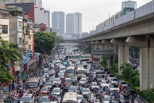 Cử tri đề nghị Hà Nội làm rõ lộ trình hạn chế xe xăng, dầu