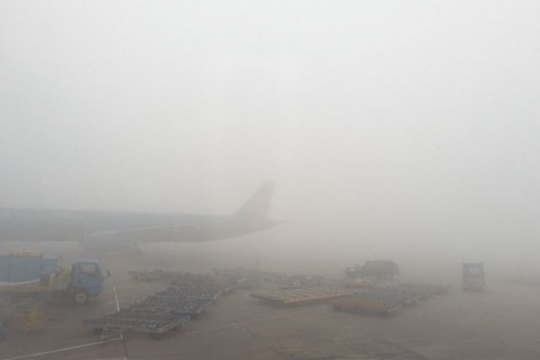 Sương mù dày đặc kéo dài, nhiều chuyến bay dịp Tết Dương lịch bị chậm