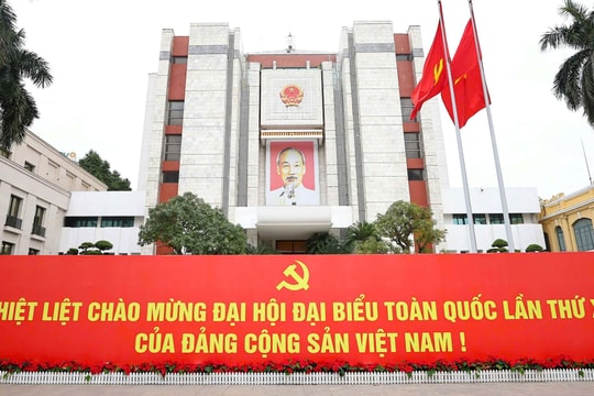 Hà Nội rực rỡ cờ hoa chào mừng Đại hội XIV của Đảng