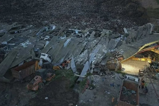 Vụ sạt lở "núi rác" tại Philippines: Cánh cửa hy vọng khép dần sau “72 giờ vàng”