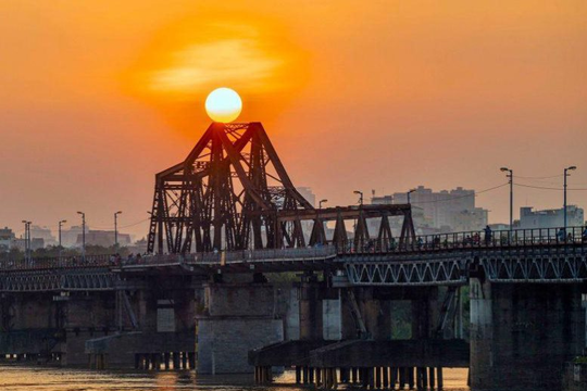 Dự báo thời tiết Hà Nội ngày 14/01/2026: Ngày nắng, đêm và sáng trời rét