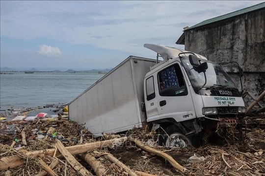 Bão nhiệt đới Nokaen đe dọa gây lũ bùn quanh núi lửa Mayon ở Philippines