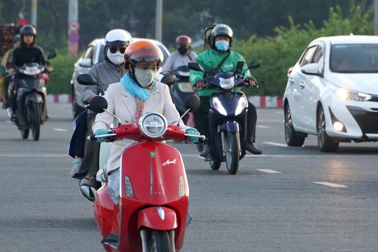 Gió mùa Đông Bắc tăng cường, TP.HCM đêm và sáng sớm trời lạnh