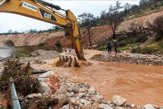 Mưa lũ, bão tuyết tàn phá Hy Lạp và Afghanistan, nhiều người thiệt mạng